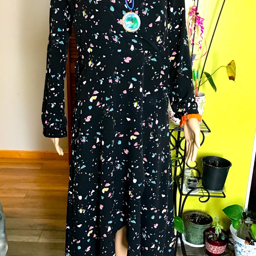 Dresses - Picture 2 of 4